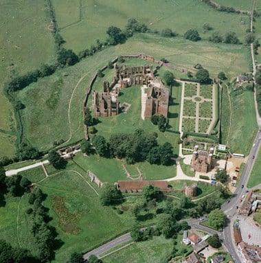 An aerial photograph of Kenilworth taken in 2000
