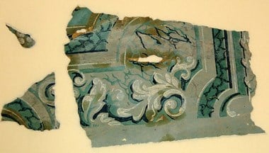 A fragment of wallpaper taken from Brooke House. Dating to the 1860s, this fragment is a corner section of an imitation marble wallpaper. 
