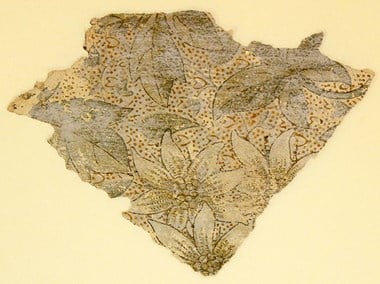 A fragment of wallpaper taken from Brooke House. Dating to the 1860s, this paper features a floral design of the William Morris arts and crafts influence. 