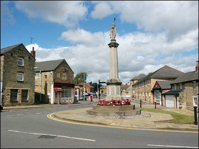 WAR MEMORIAL Burton Latimer 1052092 Historic England