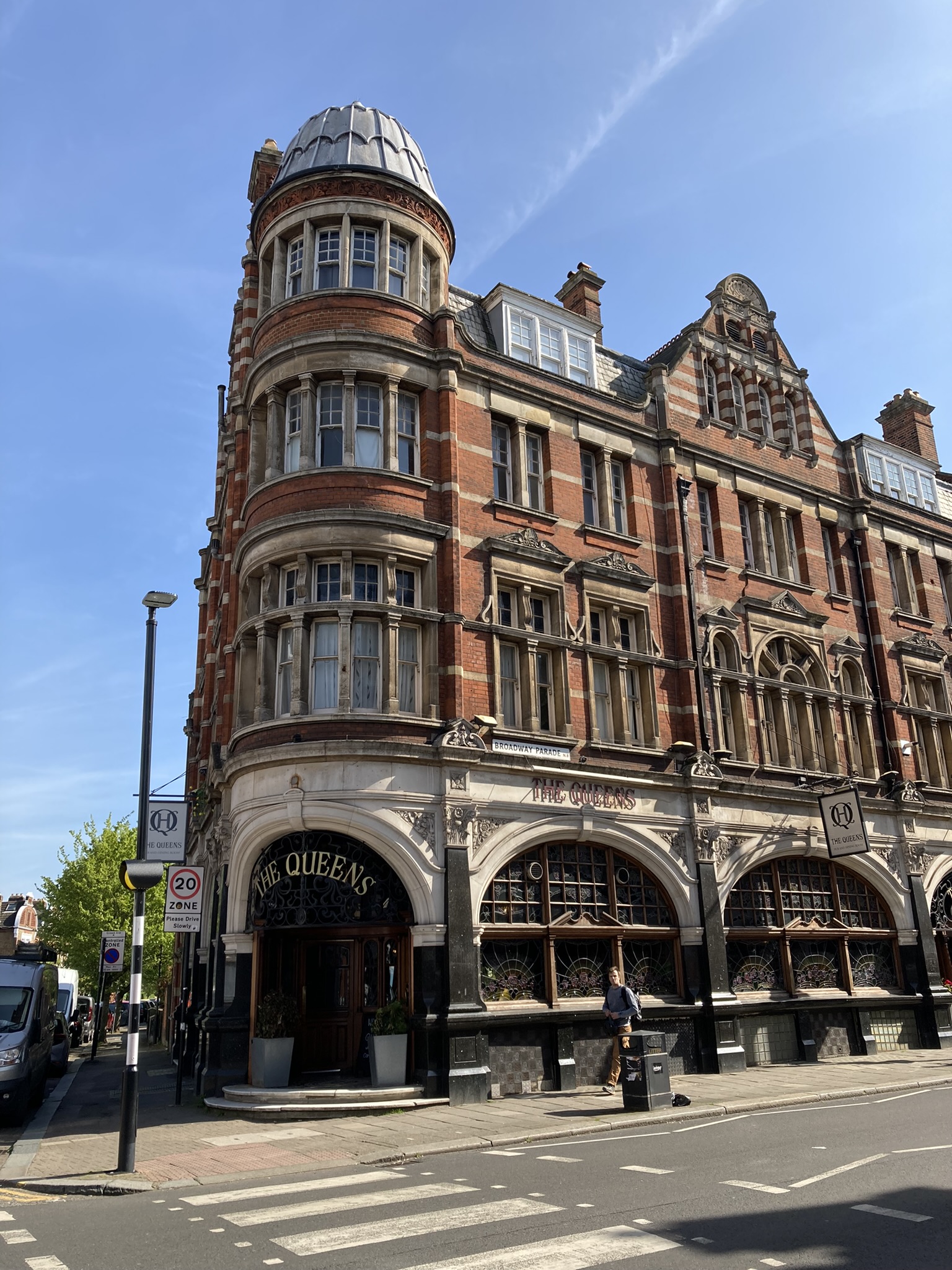 The Queens, sited on the corner of Tottenham Lane and Elder Avenue