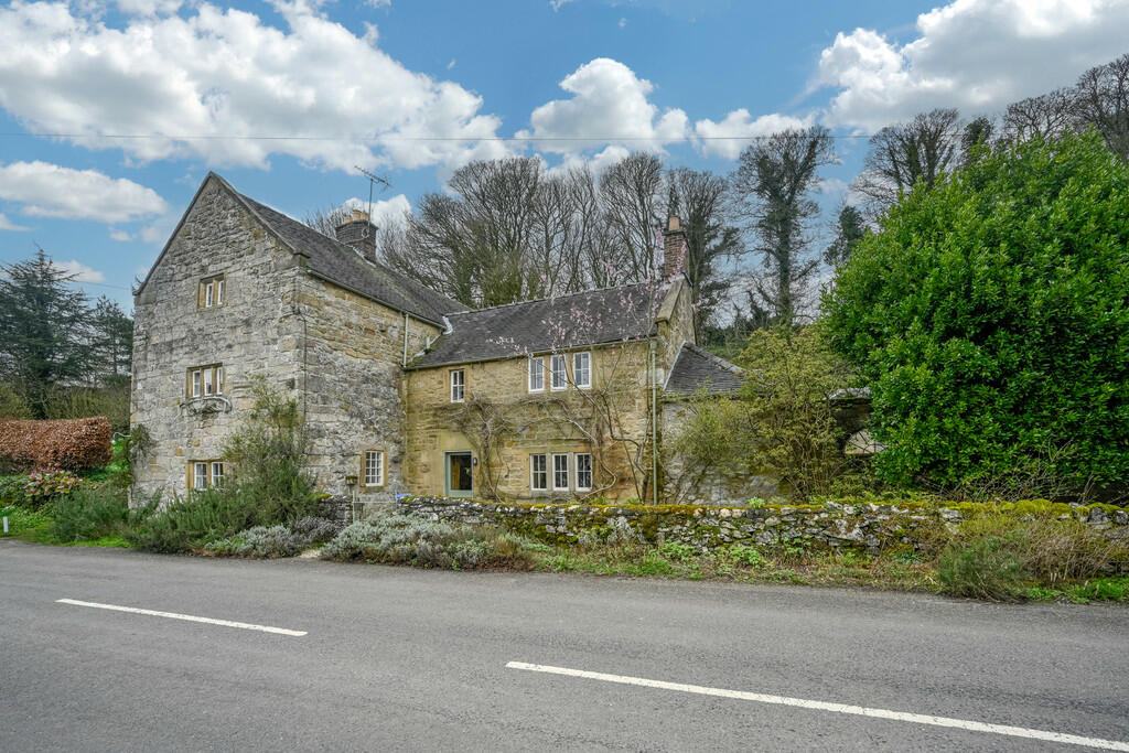 A house with a two wings. The left hand side of the picture is a gable end of three storeys 