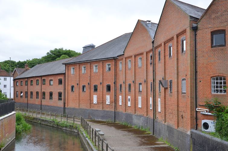 RED LION BREWERY, Farnham - 1116573 | Historic England