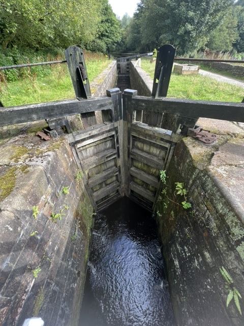 View into the lower section of the lock, closed. 