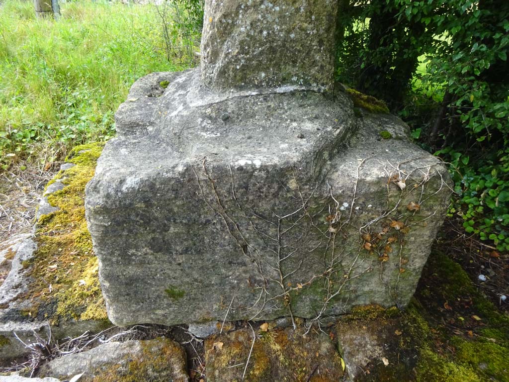detail of base