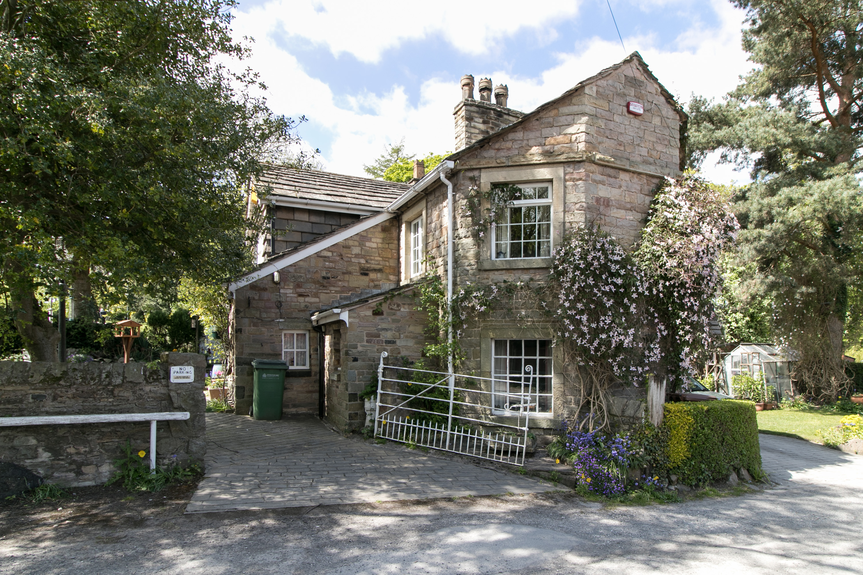 TOLLGATE COTTAGE, Non Civil Parish - 1242463 | Historic England