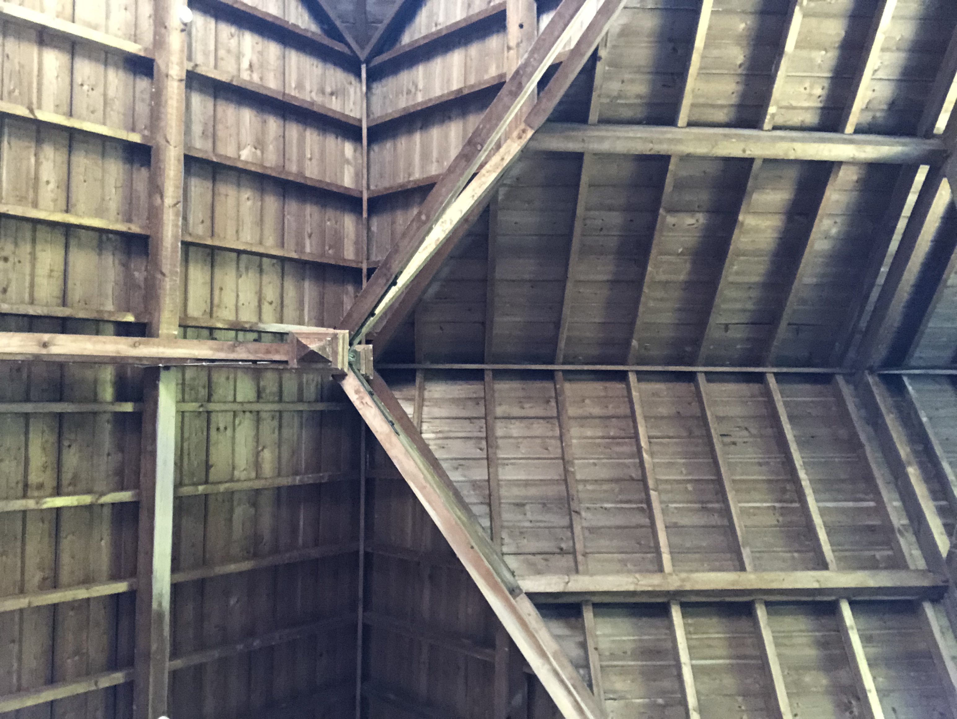 Roof structure of the integral schoolroom. 
