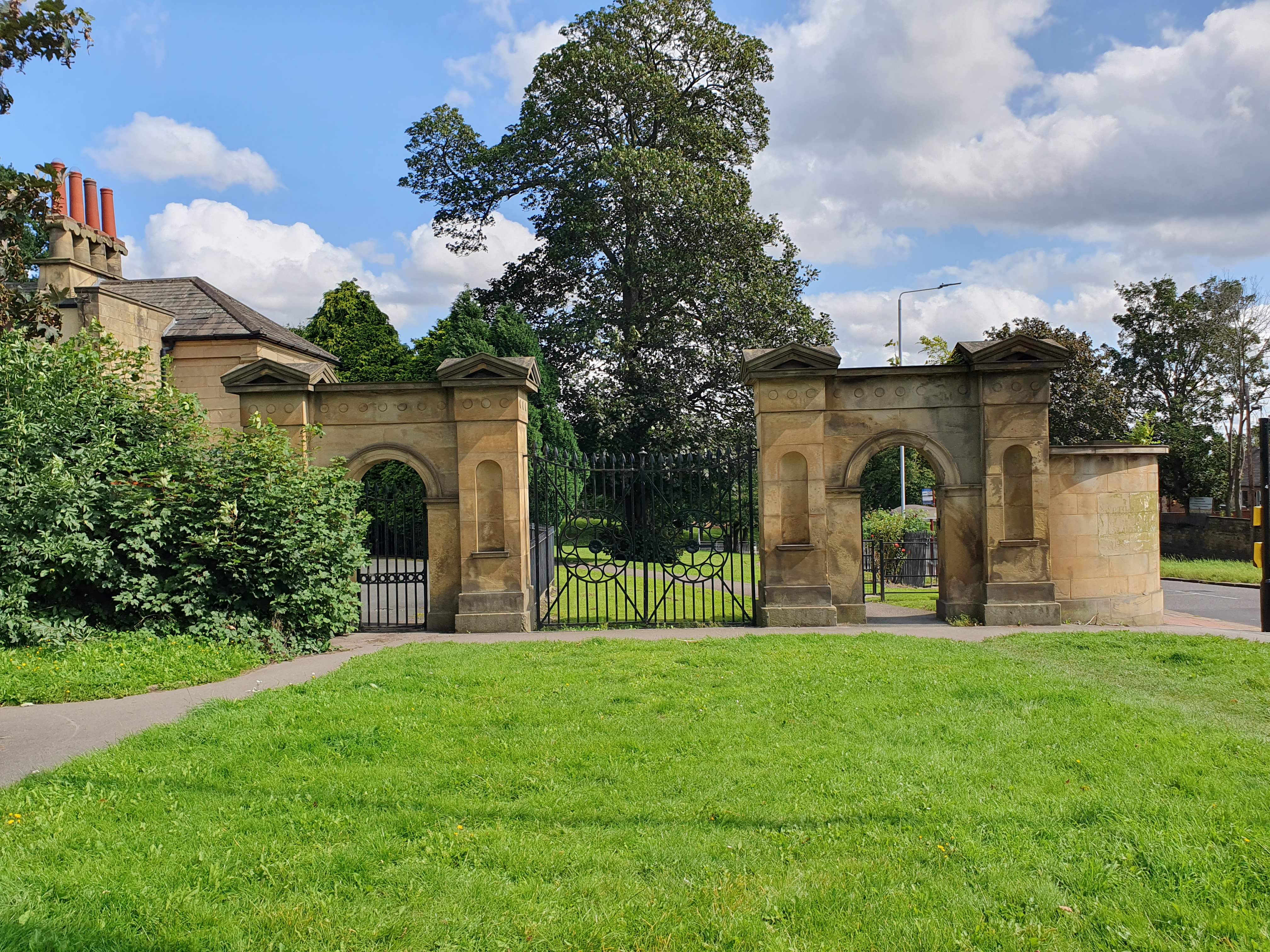 Gateway and boundary wall, Gledhow Park Drive, Chapel Allerton, Leeds, photo taken August 19th 2023 