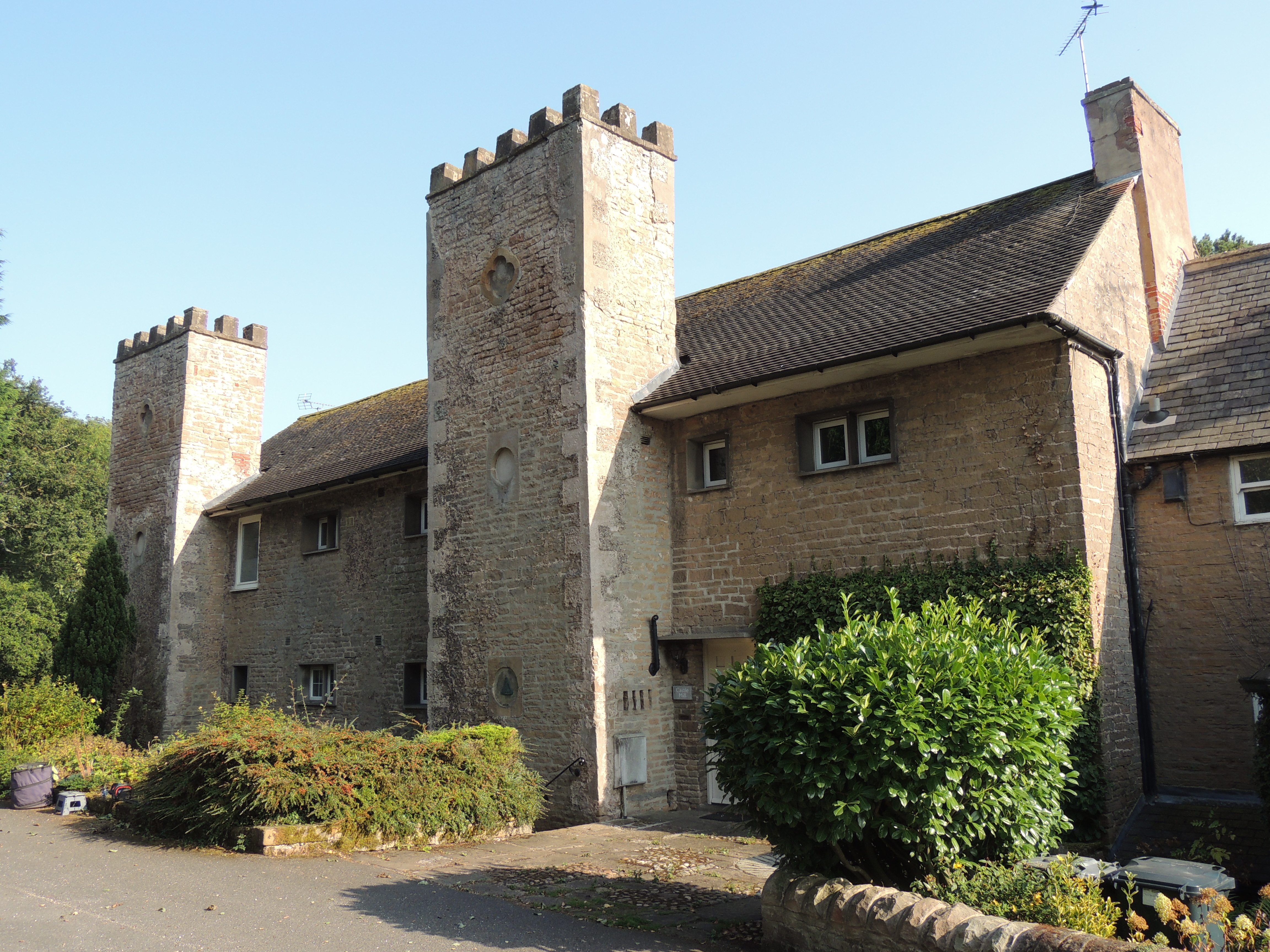 Castle Mill in Linby. Former spinning mill & adjoining cottage, now 3 houses. Built circa 1783 by the Robinson family. 