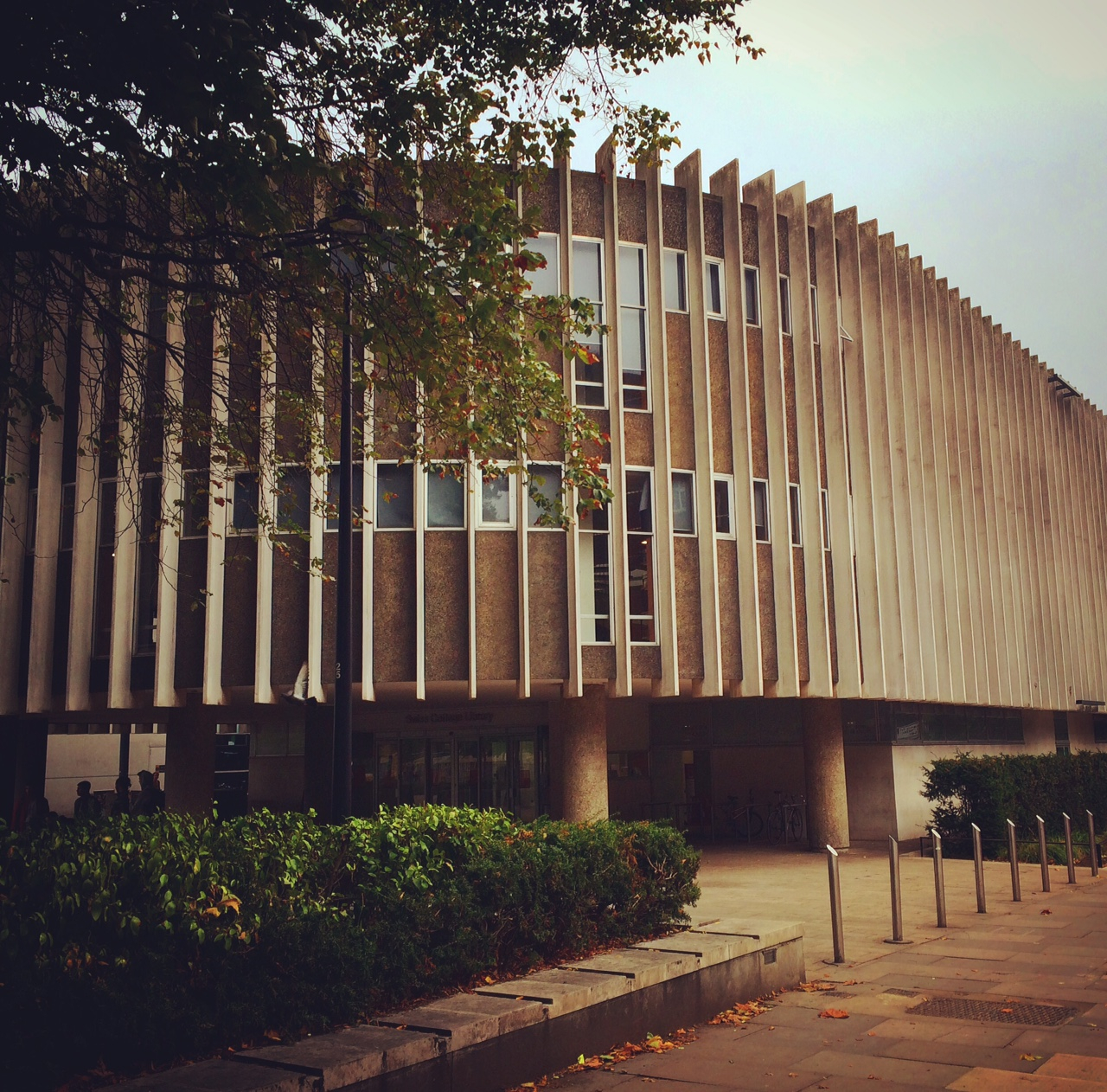 PHOTO  SWISS COTTAGE CENTRAL LIBRARY ADELAIDE ROAD NW3 DESIGNED BY SIR BASIL SPE 