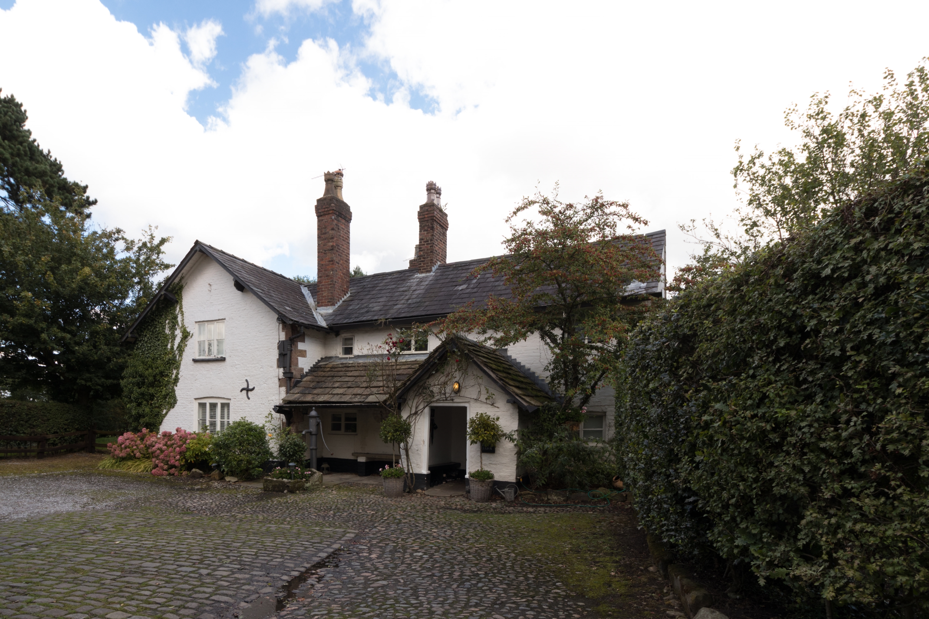 CROSS FARMHOUSE, Styal - 1274566 | Historic England