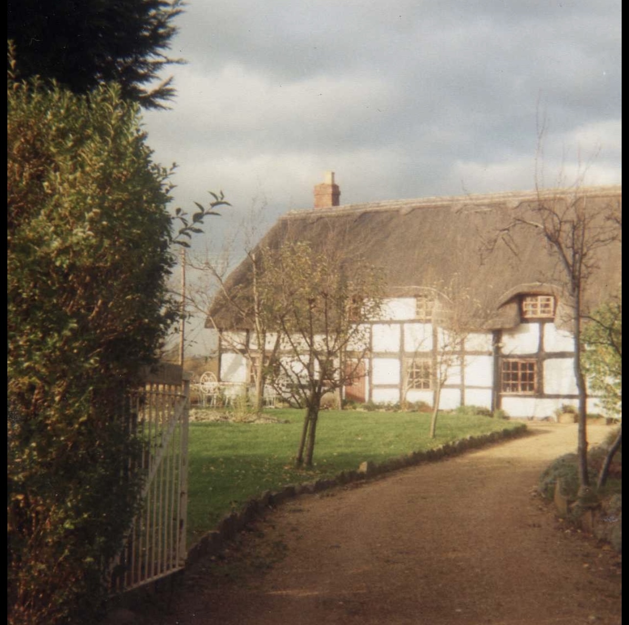 The Kember family whist living at Oak Cottage. It was known then as ‘Woodmancote’