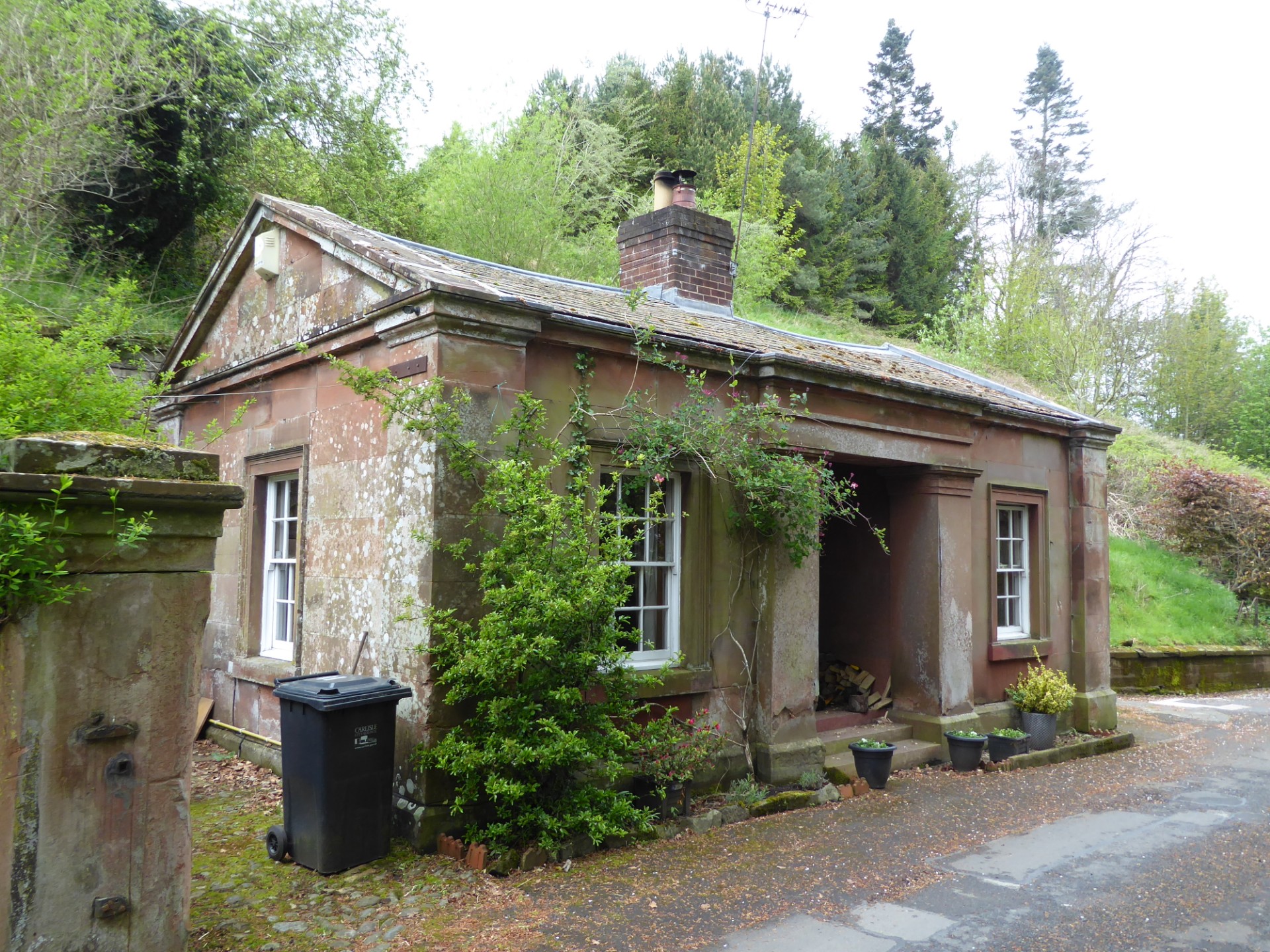 Lodge South of Warwick Hall, Warwick-on-Eden