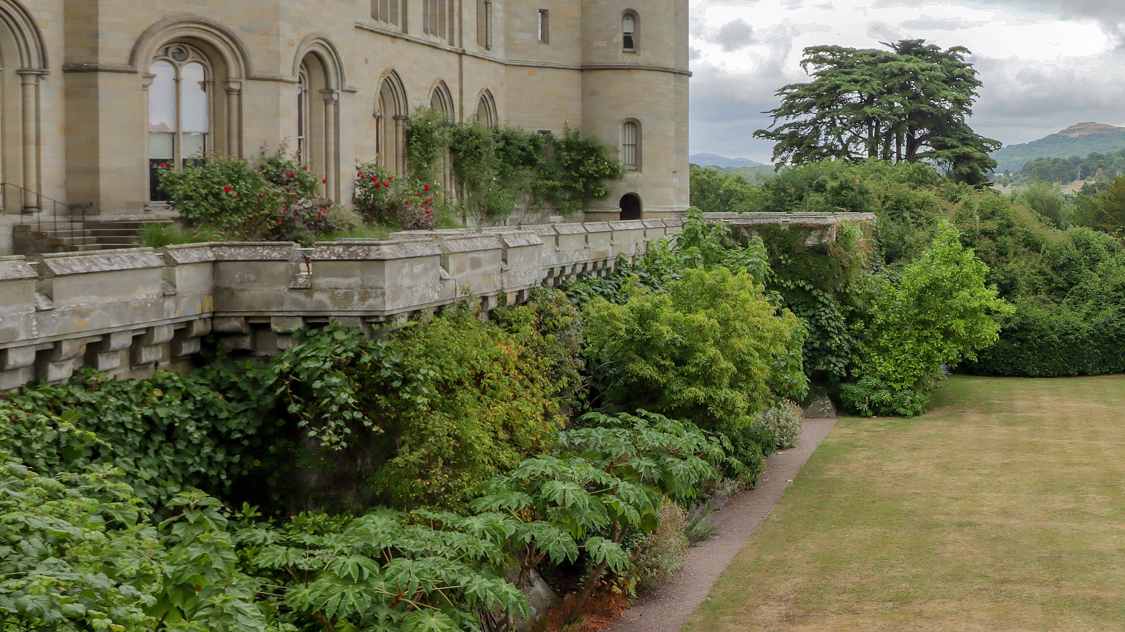 WALL RETAINING UPPER TERRACE ON GARDEN FRONT OF EASTNOR CASTLE, AND ...