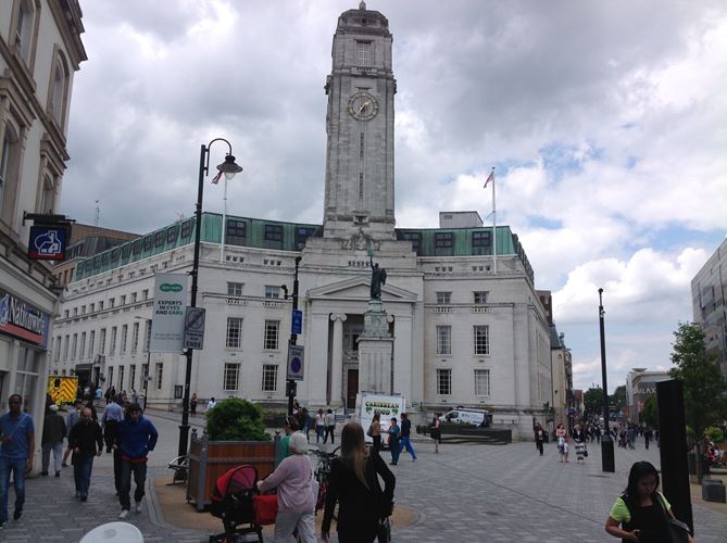 LUTON TOWN HALL, Non Civil Parish - 1376193 | Historic England