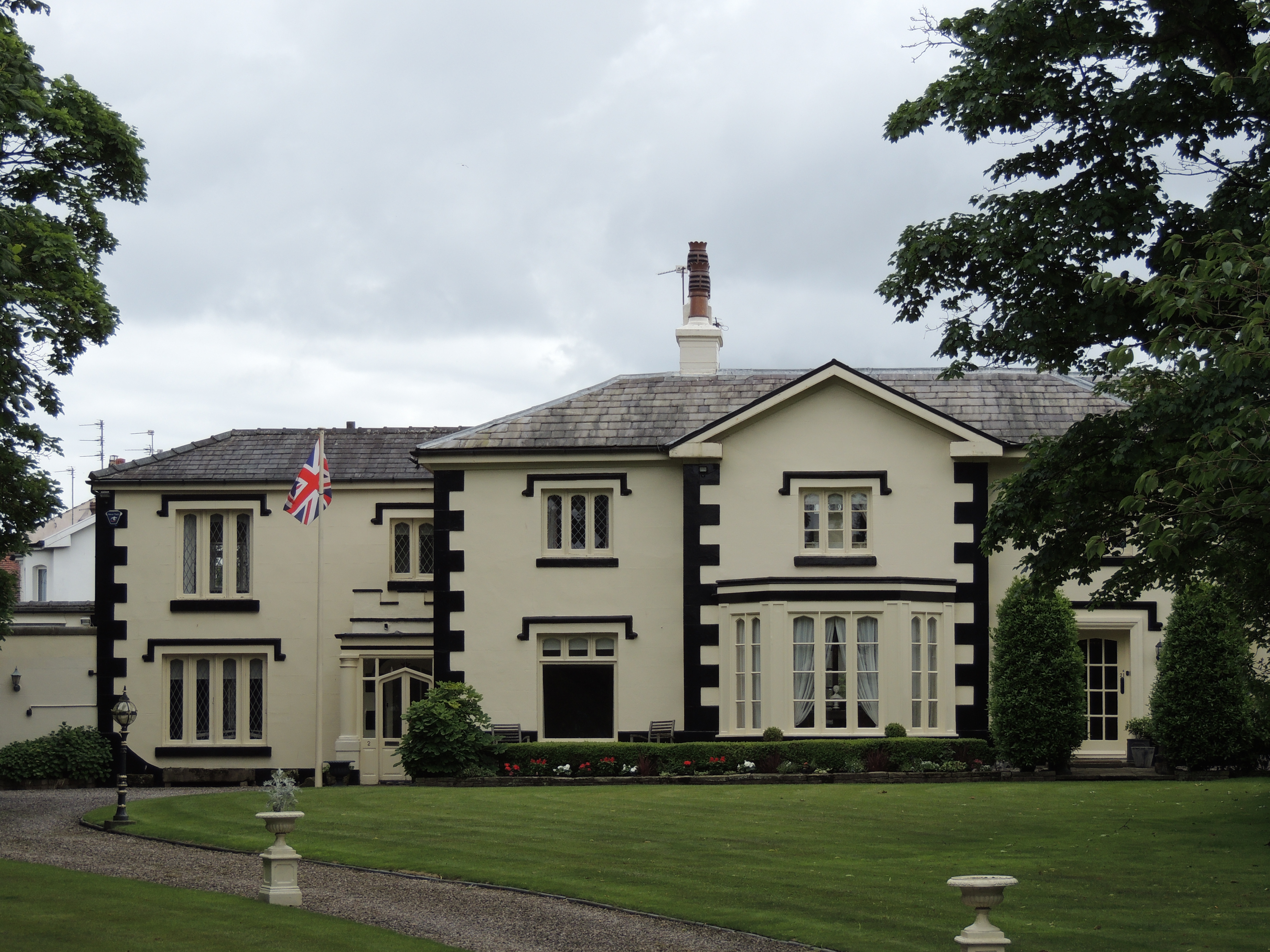 The Willows. Villa, now 3 dwellings, circa 1824. Perhaps enlarging & remodelling Willow Cottage, occupied in 1798.