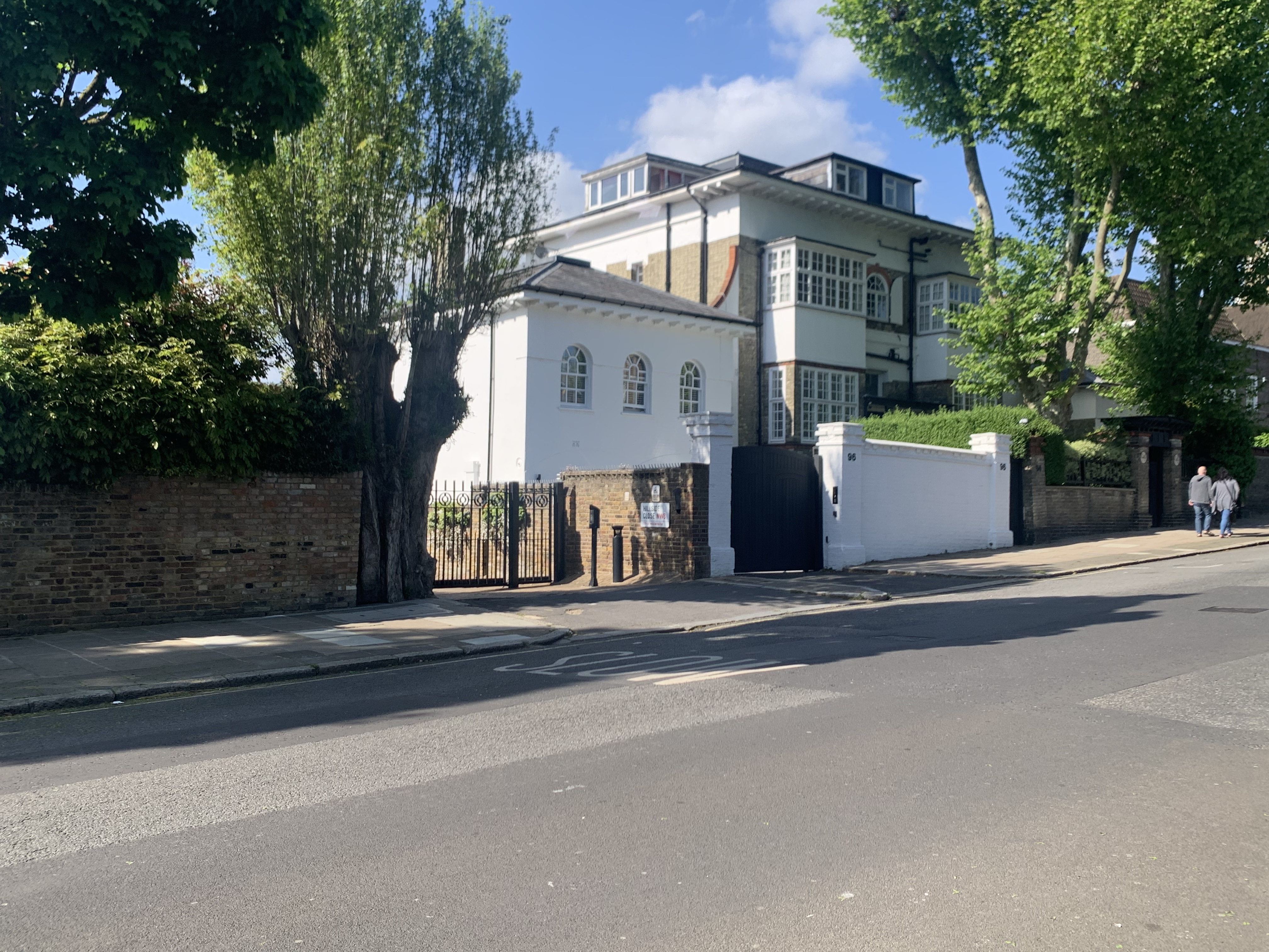 alt=“Peter Pan statue in Kensington  Gardens sculpted in this beautiful house”
