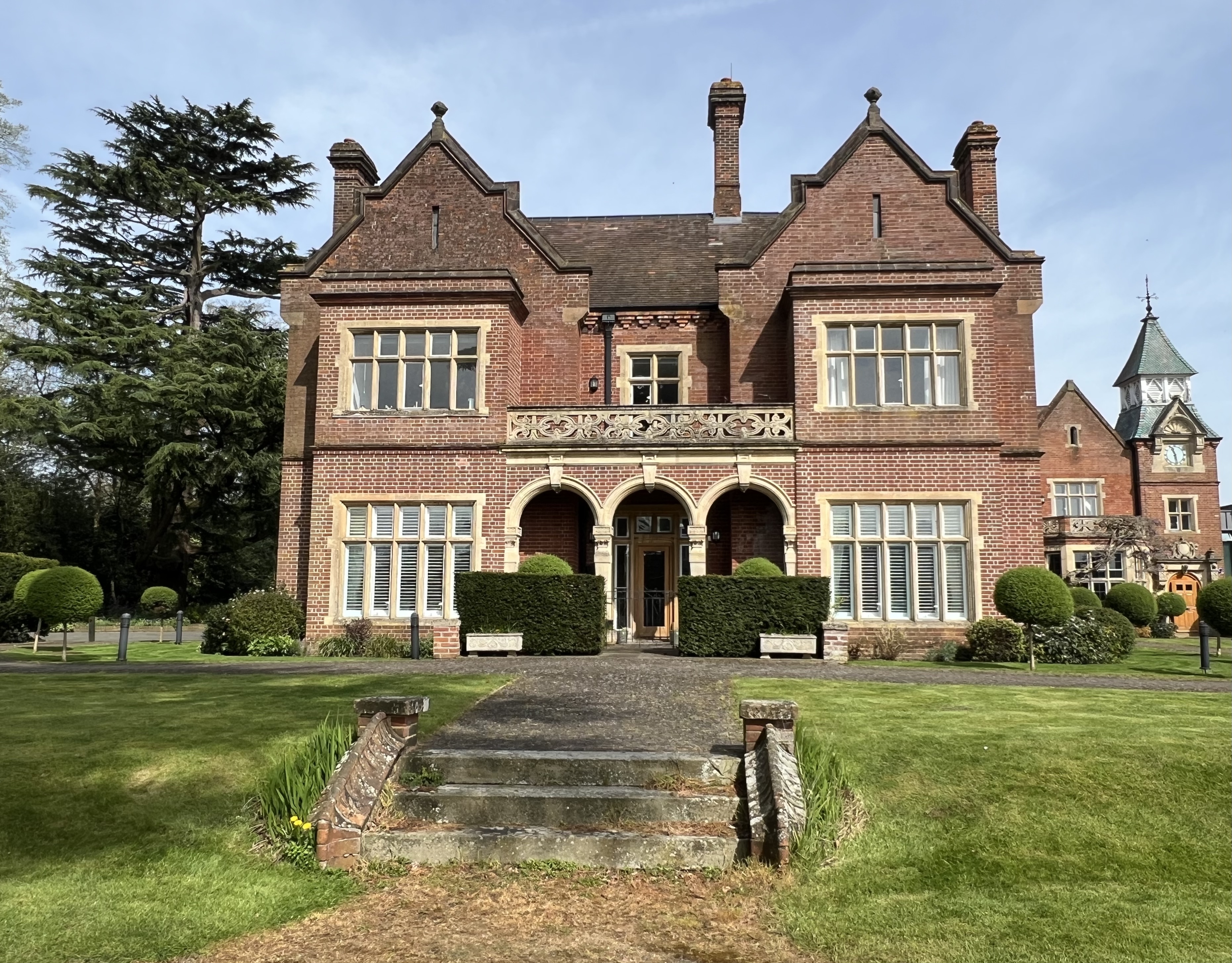 Front and side of Durrants House