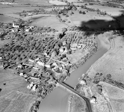 Maisemore Bridge and Severnside House alongside the River Severn (West Channel), Maisemore, 1947