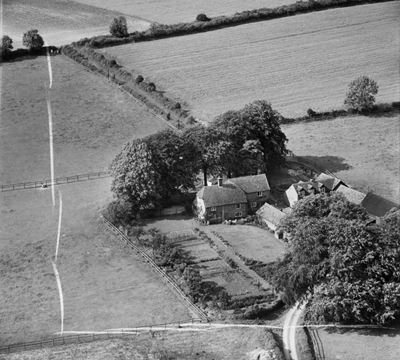Bishop's Down Farm, Bishop's Waltham, 1952. This image was marked by Aerofilms Ltd for photo editing.