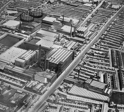 Cotton Mills between Ribbleton Lane and New Hall Lane, Preston, 1925. This image has been produced from a copy-negative.