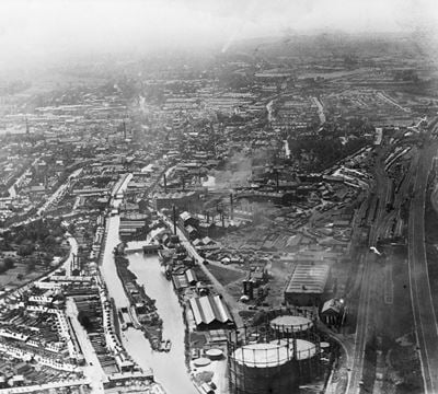 Kennet and Avon Canal and Reading Gas Works, Reading, from the east, 1920