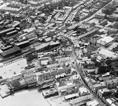 High Street and the Pontoon Pier, Cowes, 1928