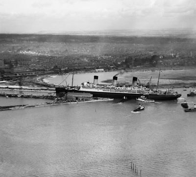 RMS Majestic entering the King George V Graving Dock, Southampton, 1934
