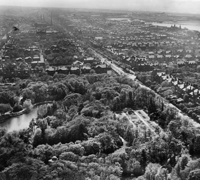 Hesketh Park, Albert Road (A565) and the surrounding residential area, Southport, from the north-east, 1936