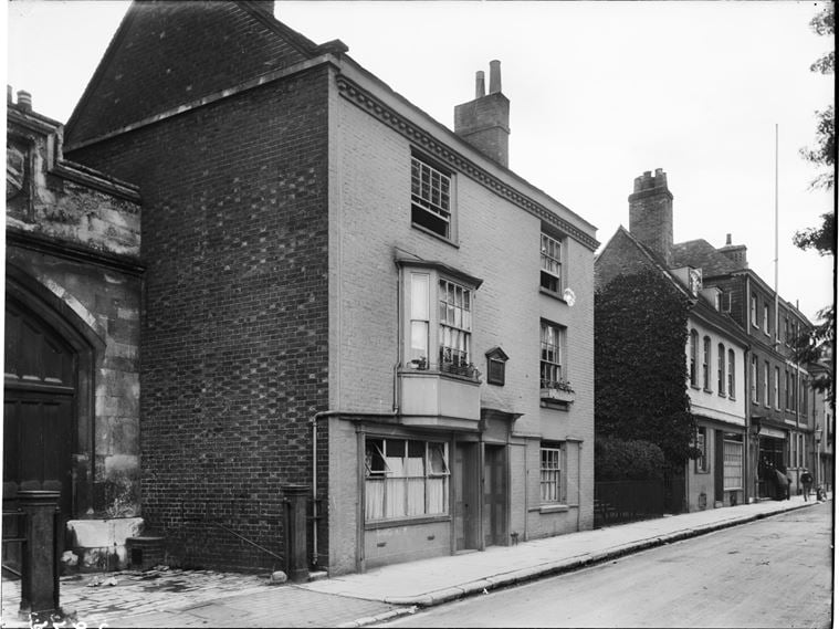 The front elevation of 8 College Street, formerly the residence of Jane Austen