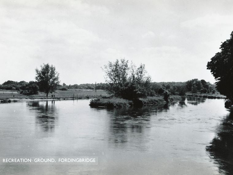 GENERAL VIEW OF THE HAMPSHIRE AVON RUNNING BESIDE THE RECREATION GROUND