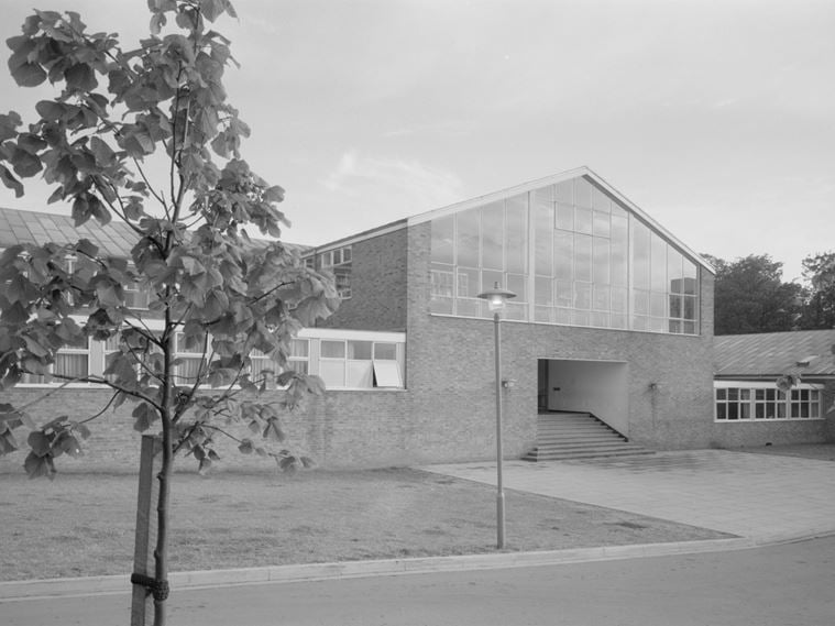 Exterior view of Leicester Teacher Training College showing the entrance to the assembly hall block.