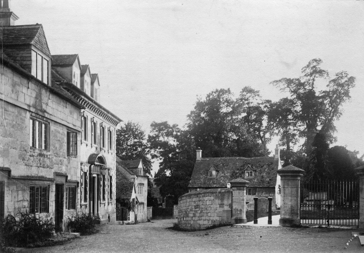 /localhttps://historicengland.org.uk/images-books/photos/item/OP01580