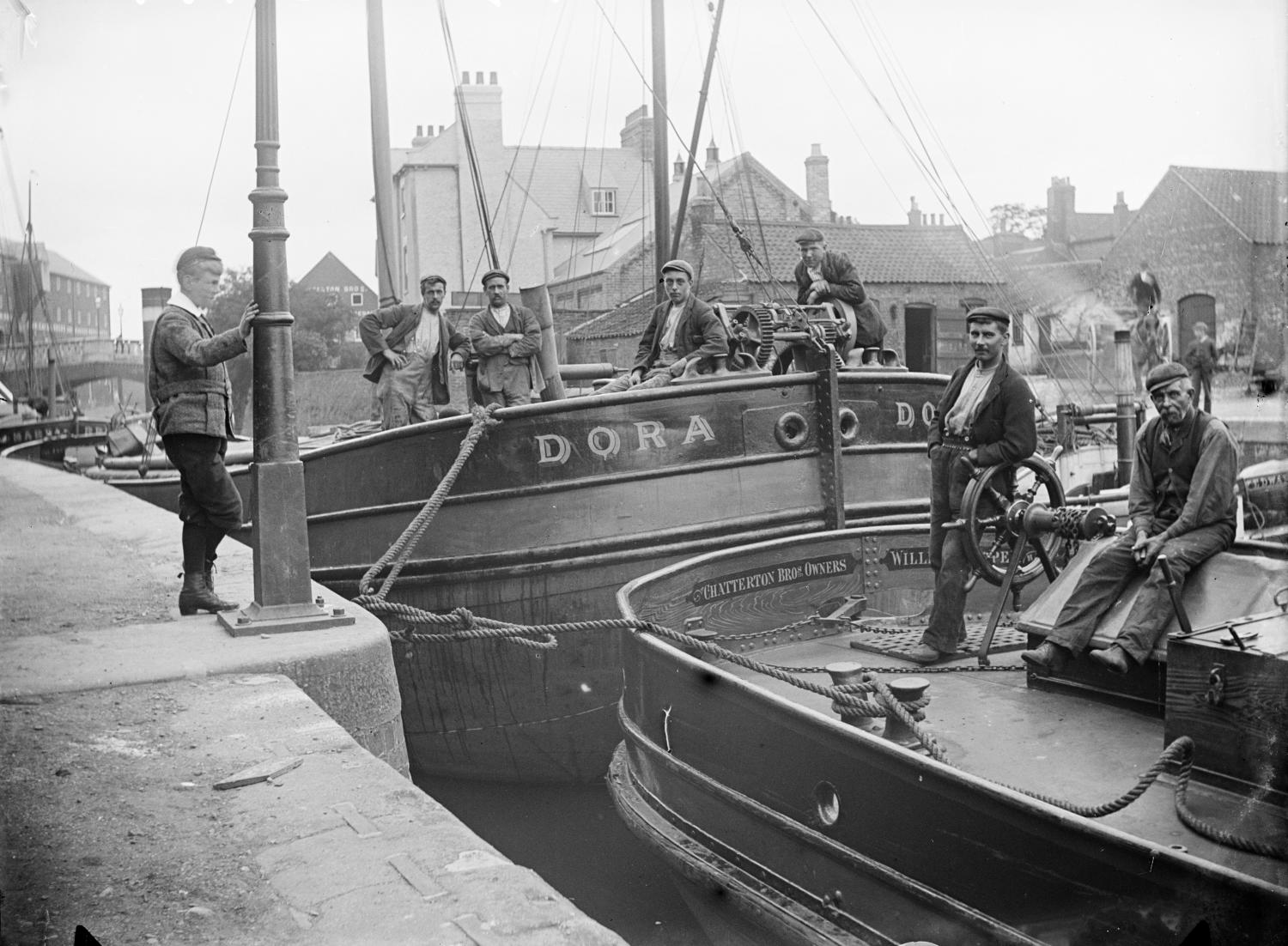 /localBoats on the river