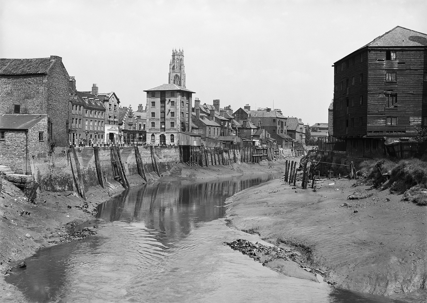 /localA historic photo of a harbour