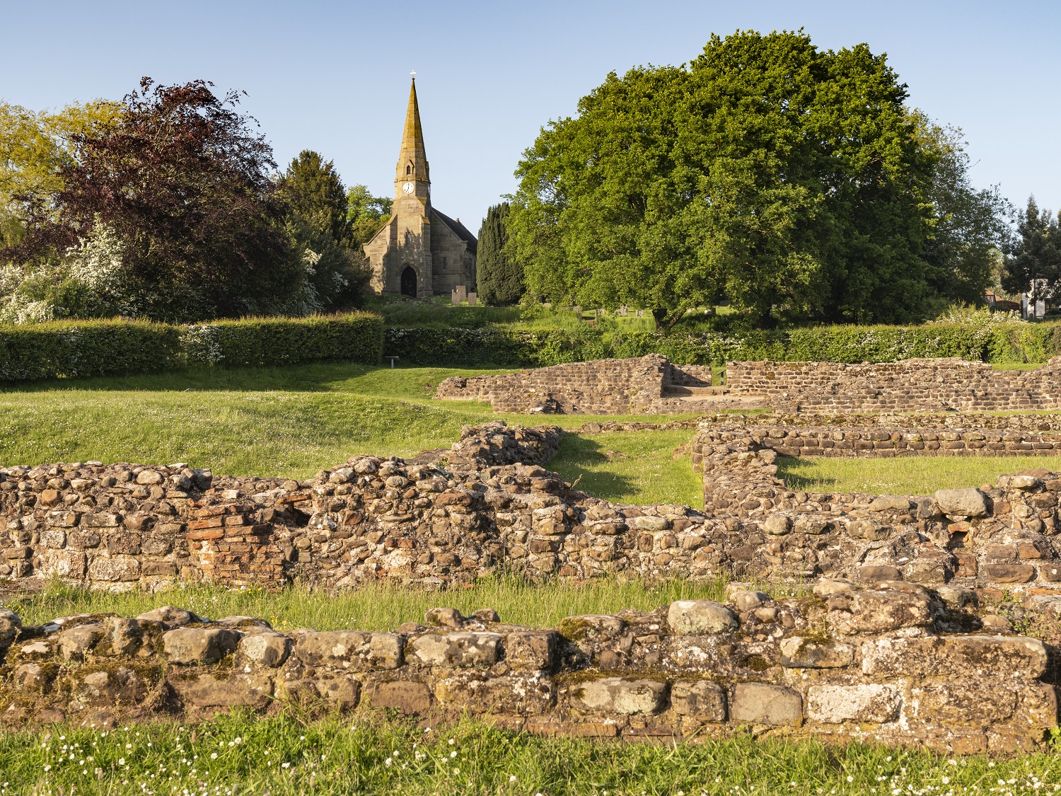 /localA roman wall in front of a church