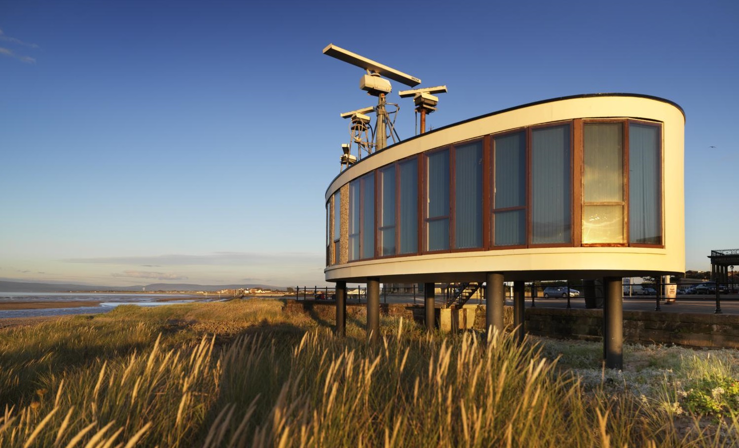 /localA radar station on the coast