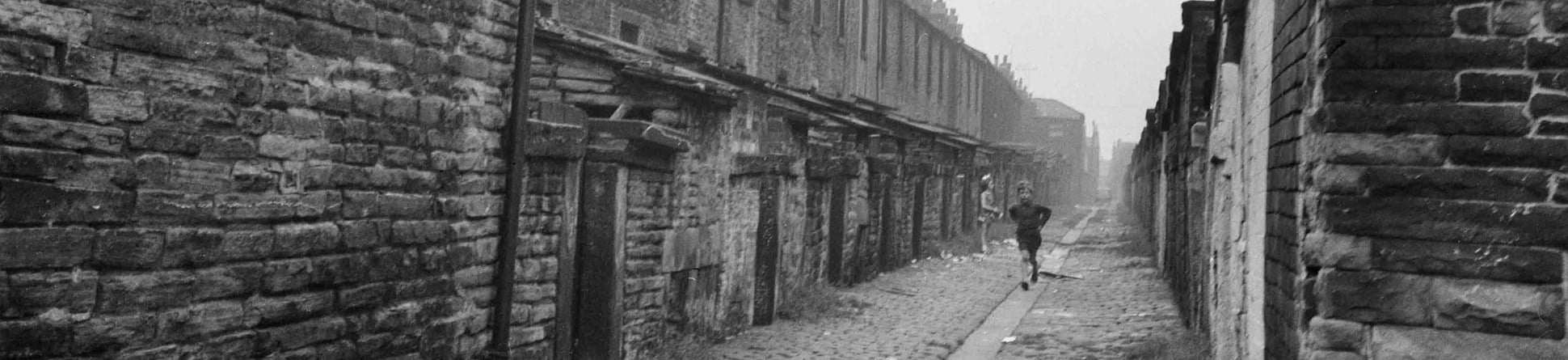 Ginnel between Anne Street and Helena Street, Burnley, Lancashire 1966-74 Eileen ‘Dusty’ Deste