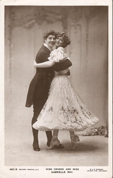 Postcard of Miss Dorothy Craske and Miss Gabrielle Ray embracing