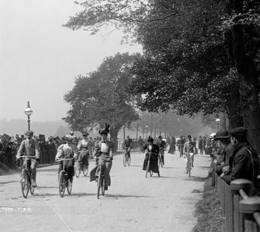 (1870-1900) People turned out in Hyde Park to examine 'the terror of cycling women' and 'the manly woman', terms used by newspapers of women who were now independently mobile.