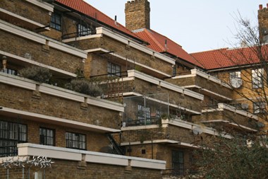 Lennox House, Hackney, London are progressively-designed flats by U.E.M. MacGregor of 1936-37. Note the high-sided balconies that run the length of the flats. Listed Grade II.
© Cheryl Law (2010). Source Historic England.NMR