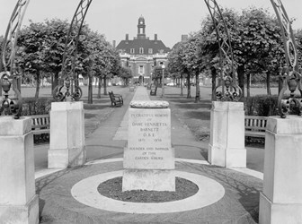 Monument to Dame Henrietta Barnett, Central Square, Hampstead Garden Suburb