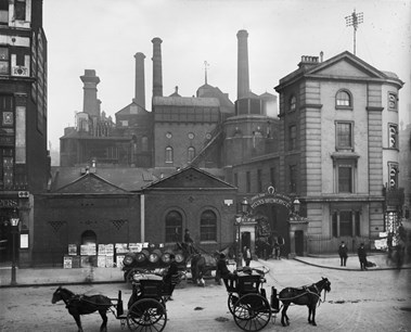 Meux's Horse Shoe Brewery on Tottenham Court Road, 1906