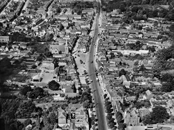 Dunstable's High Street and marketplace as viewed from the East in 1928