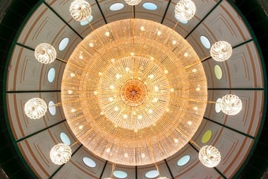 Central dome and chandelier 