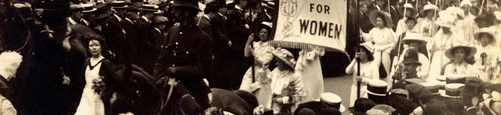 Image of a Suffragette Procession on 17 June 1911