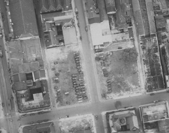 Cleared bomb sites being used as car parks on St Thomas’ Street, immediately after the war. RAF/106G/UK/1598 V 5148 25-JUN-1946 (detail) Historic England Archive RAF Photography