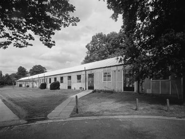 Orpington Hospital, Bromley, Kent. The Ontario Military Hospital, as it was originally known, was one of the first hospitals using occupational therapy for patients with shell shock and one of its surgeons, Thomas McCrae, was an early pioneer of plastic surgery for severe facial injuries. Pictured here is one of the original First World War ward blocks, since demolished. Each housed forty-six patients. (BB96/00913)