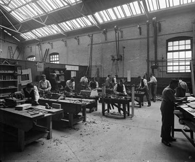 Pilkington Special Hospital, St Helen’s, Merseyside, September 1918. Recuperating servicemen woodworking at one of the hospital’s ‘re-educative workshops’. (BL24370/017)